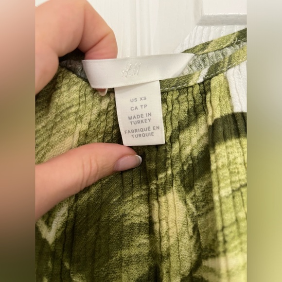 H&M long flowy dress - Picture 3 of 5